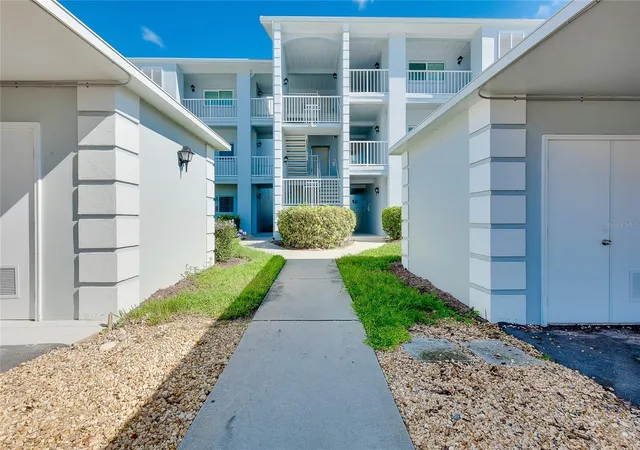 Photo 2 of Condo for sale at 408 Cerromar Cir S #132, Venice, FL 34293 | MLS# N6146219 | Listing updated on 2026-10-20