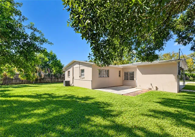 Photo 3 of Single family home for sale at 4508 S Lois Ave, Tampa, FL 33611 | MLS# TB8558689 | Listing updated on 2026-10-21