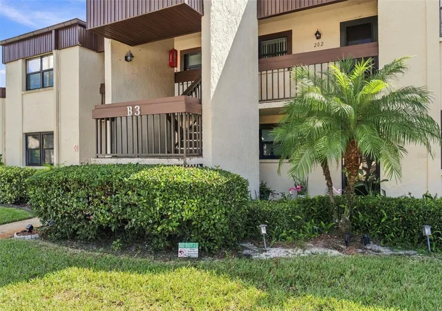 Photo 3 of Condo for sale at 2400 Winding Crk Blvd #3-202, Clearwater, FL 33761 | MLS# W7890370 | Listing updated on 2026-10-17