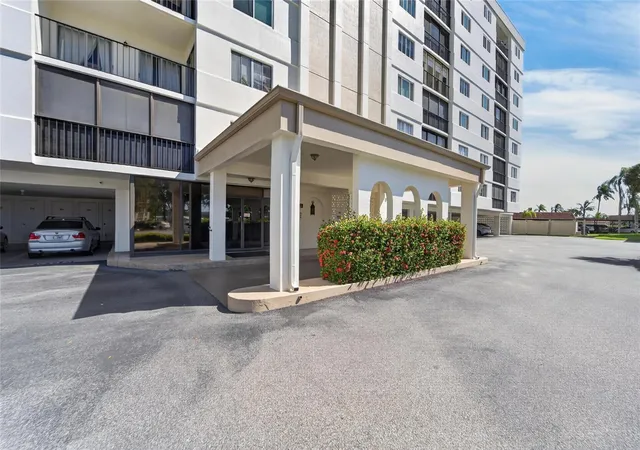 Photo 3 of Condo for sale at 19029 US Hwy 19 N #9-202, Clearwater, FL 33764 | MLS# TB8558691 | Listing updated on 2026-10-23