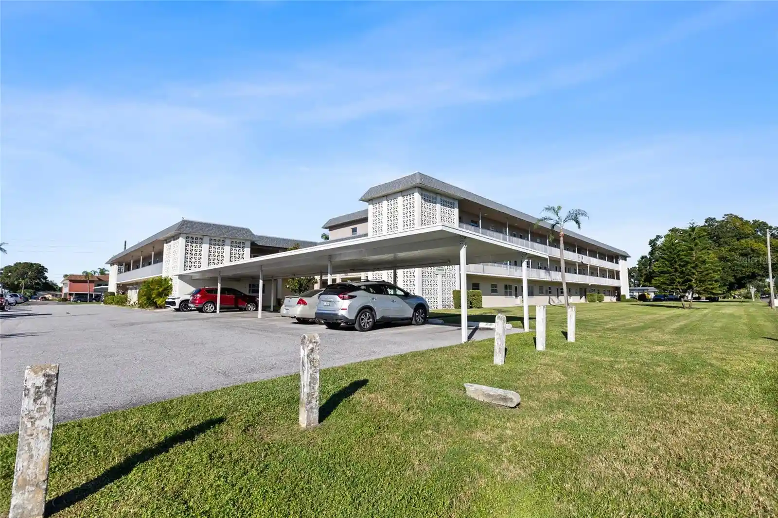 Listing Photo 1 - Condo for sale in 5725 12Th Ave N located at 5725 12Th Ave N, St. Petersburg, FL 33710 - Unit #301D