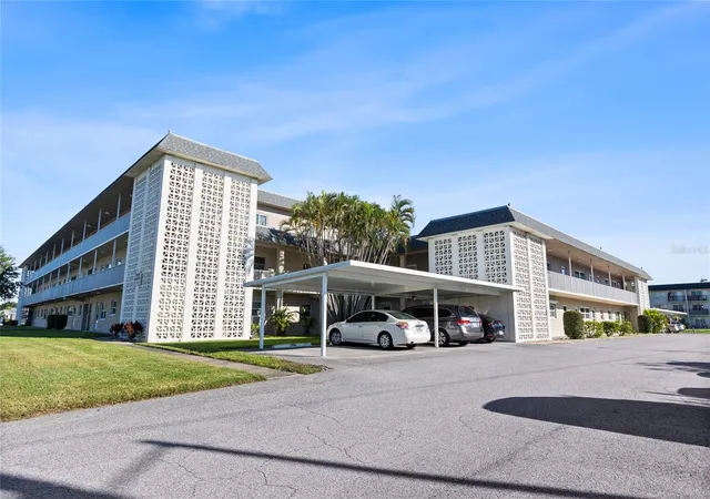 Photo 2 of Condo for sale at 5725 12th Avenue N #301D, Saint Petersburg, FL 33710 | MLS# TB8558696 | Listing updated on 2026-10-19