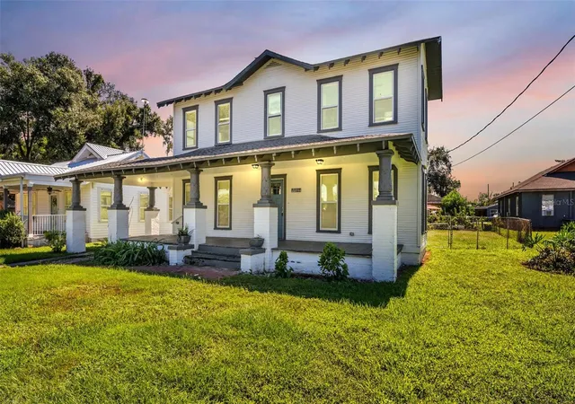 Photo 1 of Single family home for sale at 1044 W Lime St, Lakeland, FL 33815 | MLS# L4965828 | Listing updated on 2026-10-22