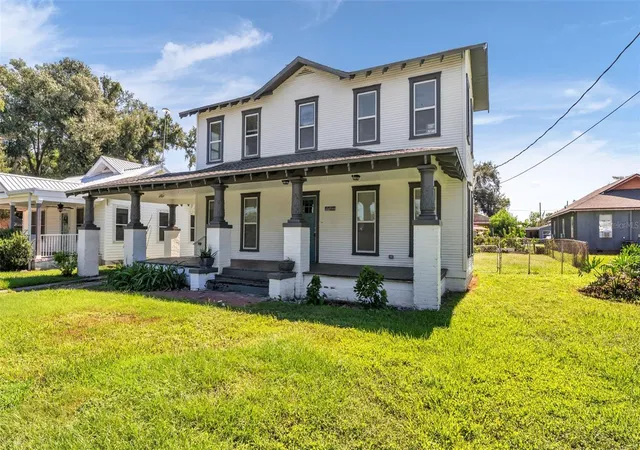 Photo 2 of Single family home for sale at 1044 W Lime St, Lakeland, FL 33815 | MLS# L4965828 | Listing updated on 2026-10-22