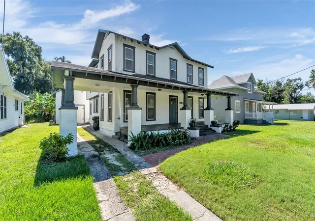 Photo 3 of Single family home for sale at 1044 W Lime St, Lakeland, FL 33815 | MLS# L4965828 | Listing updated on 2026-10-22