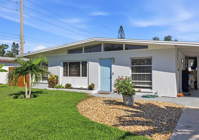 Photo 1 of Single family home for sale at 2821 Bay St, Sarasota, FL 34237 | MLS# A4709784 | Listing updated on 2026-10-29