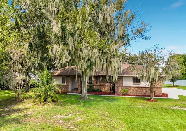 Photo 3 of Single family home for sale at 6720 Lakeland Highlands Rd, Lakeland, FL 33813 | MLS# L4965829 | Listing updated on 2026-10-20