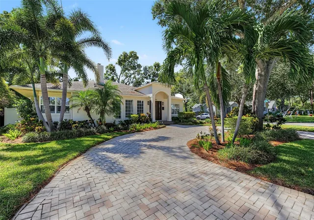 Photo 3 of Single family home for sale at 146 33rd Avenue N, Saint Petersburg, FL 33704 | MLS# TB8558700 | Listing updated on 2026-10-20