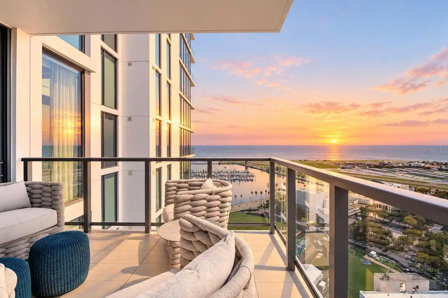 Listing Photo 1 - Condo for sale in Saltaire located at 301 1St St S, St. Petersburg, FL 33701 - Unit #2507
