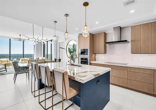 Listing Photo 4 - Condo for sale in Saltaire located at 301 1St St S, St. Petersburg, FL 33701 - Unit #2507