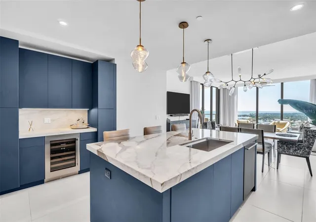 Listing Photo 5 - Condo for sale in Saltaire located at 301 1St St S, St. Petersburg, FL 33701 - Unit #2507