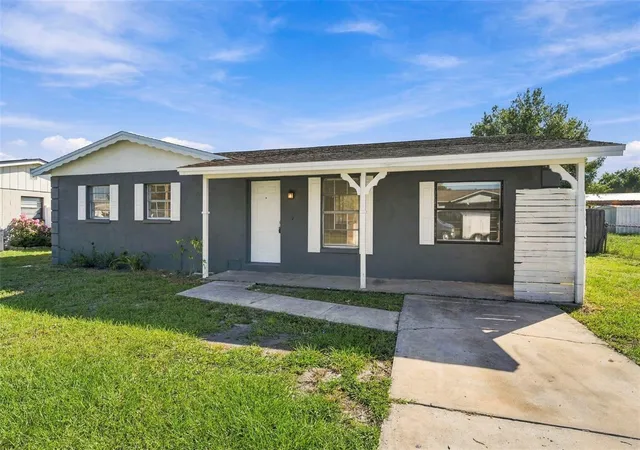 Photo 2 of Single family home for sale at 8527 Gold Ridge Cir, Tampa, FL 33619 | MLS# TB8558706 | Listing updated on 2026-10-21