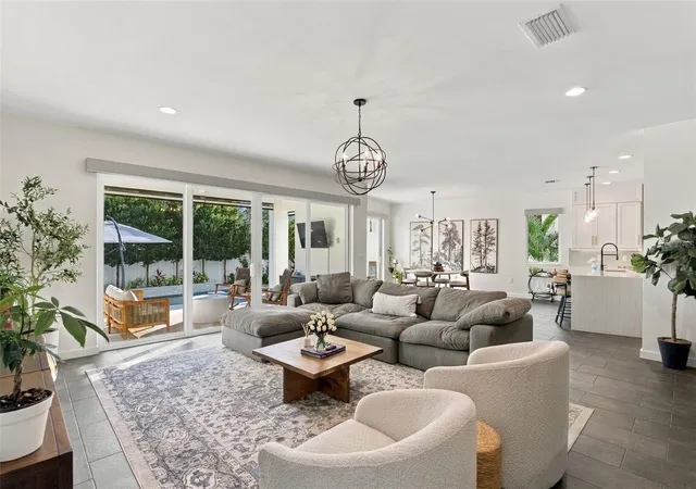 Photo 3 of Single family home for sale at 4418 W Kensington Ave, Tampa, FL 33629 | MLS# TB8558721 | Listing updated on 2026-10-27