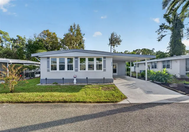 Manufactured home for sale at 222 Paradise S, LEESBURG, FL 34788 | MLS# G5119177