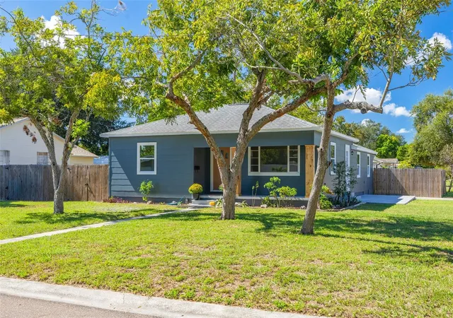 Photo 3 of Single family home for sale at 3138 Yale St N, Saint Petersburg, FL 33713 | MLS# TB8558725 | Listing updated on 2026-10-22