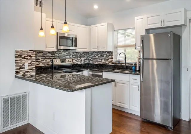 Photo 2 of Single family home for sale at 109 Oakland Ave, Sanford, FL 32773 | MLS# O6450423 | Listing updated on 2026-10-23