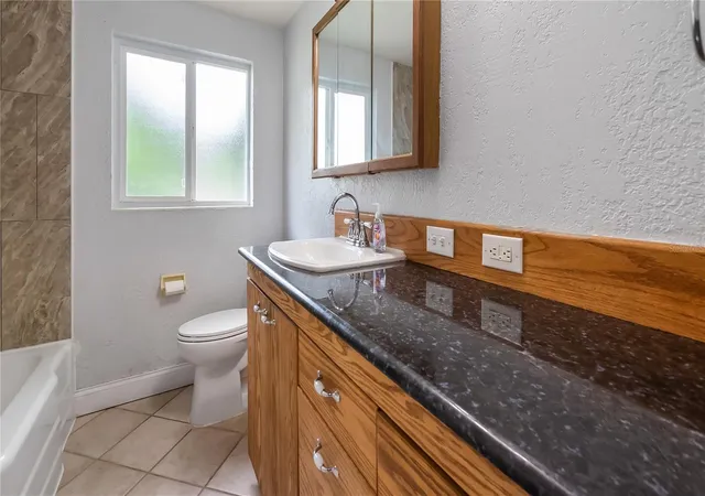 Photo 4 of Single family home for sale at 109 Oakland Ave, Sanford, FL 32773 | MLS# O6450423 | Listing updated on 2026-10-23