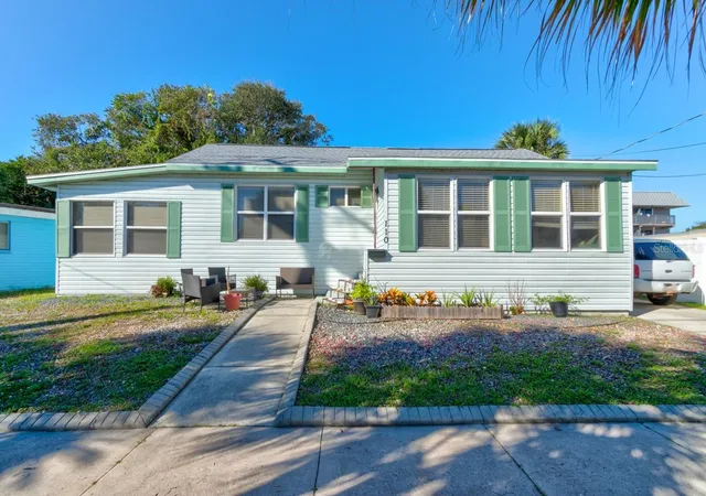 Single family home for sale at 110 S Hollywood Ave, DAYTONA BEACH, FL 32118 | MLS# V4951856