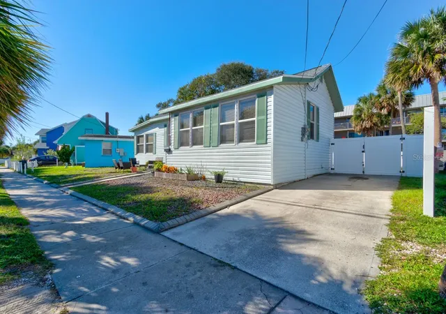Photo 4 of Single family home for sale at 110 S Hollywood Ave, Daytona Beach, FL 32118 | MLS# V4951856 | Listing updated on 2026-10-20