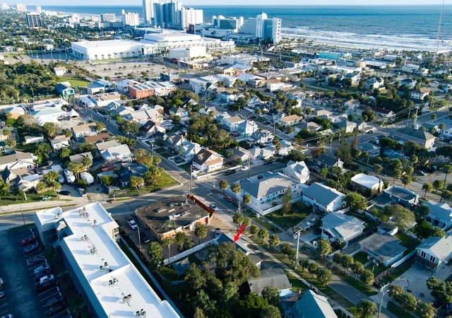 Photo 2 of Single family home for sale at 110 S Hollywood Ave, Daytona Beach, FL 32118 | MLS# V4951856 | Listing updated on 2026-10-20