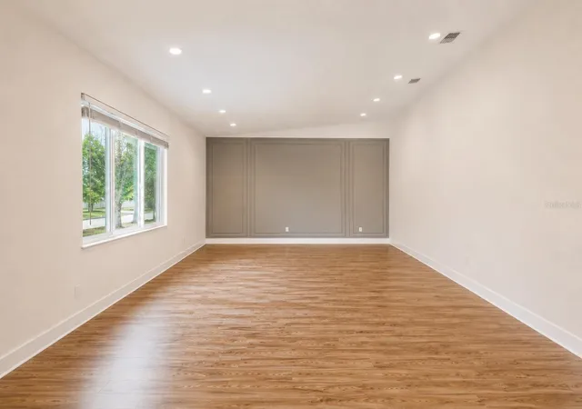 Photo 2 of Single family home for sale at 108 Mission Hills Ave, Temple Terrace, FL 33617 | MLS# A4709832 | Listing updated on 2026-10-24