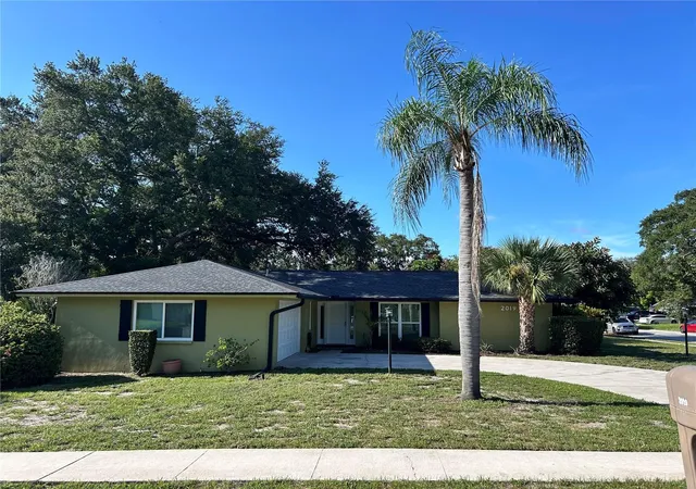 Photo 1 of Single family home for sale at 2019 Forest View Dr, Palm Harbor, FL 34683 | MLS# TB8558780 | Listing updated on 2026-10-20