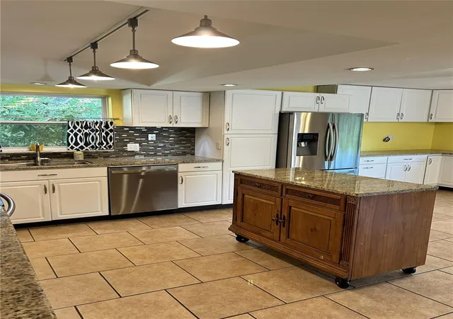 Photo 4 of Single family home for sale at 2019 Forest View Dr, Palm Harbor, FL 34683 | MLS# TB8558780 | Listing updated on 2026-10-20