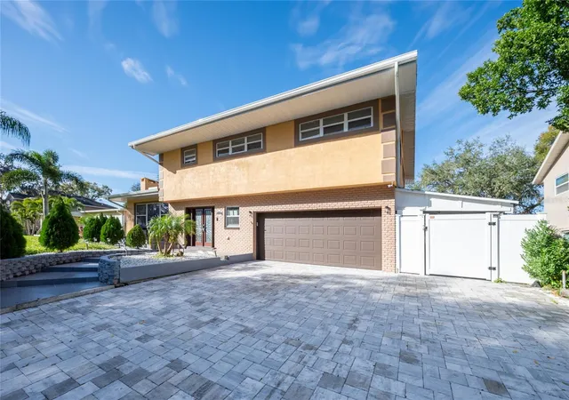 Photo 3 of Single family home for sale at 5006 Monet Ave, Belle Isle, FL 32812 | MLS# O6450466 | Listing updated on 2026-10-28