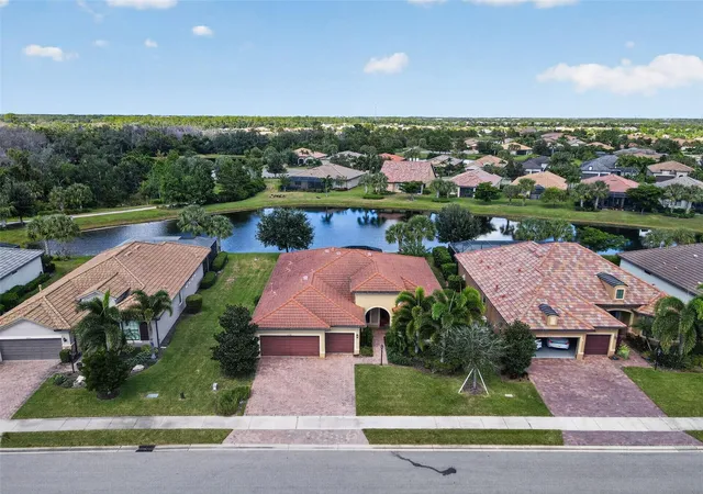 Photo 2 of Single family home for sale at 16927 Winthrop Pl, Bradenton, FL 34202 | MLS# A4709841 | Listing updated on 2026-10-28