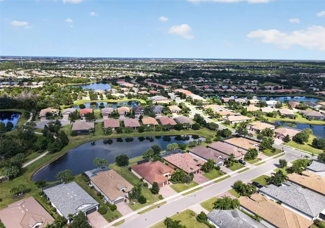 Photo 4 of Single family home for sale at 16927 Winthrop Pl, Bradenton, FL 34202 | MLS# A4709841 | Listing updated on 2026-10-28