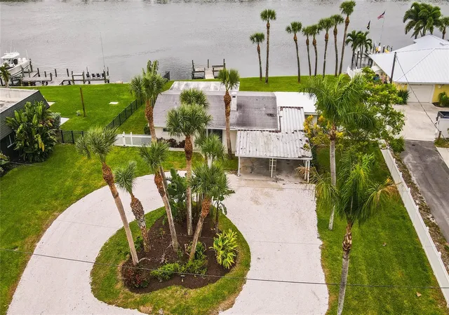 Photo 2 of Single family home for sale at 321 Bayshore Rd, Nokomis, FL 34275 | MLS# A4709842 | Listing updated on 2026-10-21