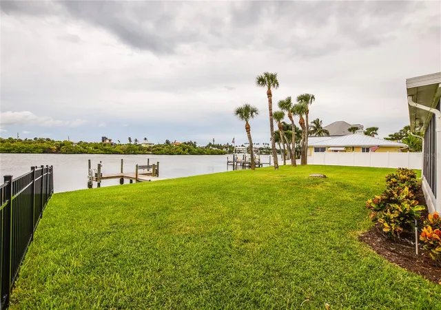 Photo 3 of Single family home for sale at 321 Bayshore Rd, Nokomis, FL 34275 | MLS# A4709842 | Listing updated on 2026-10-21