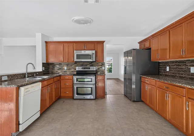 Photo 3 of Single family home for sale at 715 Crystal Bay Ln, Orlando, FL 32828 | MLS# O6450476 | Listing updated on 2026-10-21
