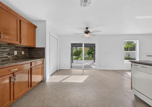 Photo 4 of Single family home for sale at 715 Crystal Bay Ln, Orlando, FL 32828 | MLS# O6450476 | Listing updated on 2026-10-21