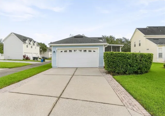 Photo 3 of Single family home for sale at 202 Redbud St, Kissimmee, FL 34747 | MLS# S5159667 | Listing updated on 2026-10-30