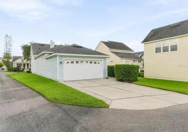 Photo 4 of Single family home for sale at 202 Redbud St, Kissimmee, FL 34747 | MLS# S5159667 | Listing updated on 2026-10-30