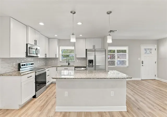 Photo 4 of Single family home for sale at 6821 Anchor Way, Sarasota, FL 34231 | MLS# A4709847 | Listing updated on 2026-10-23