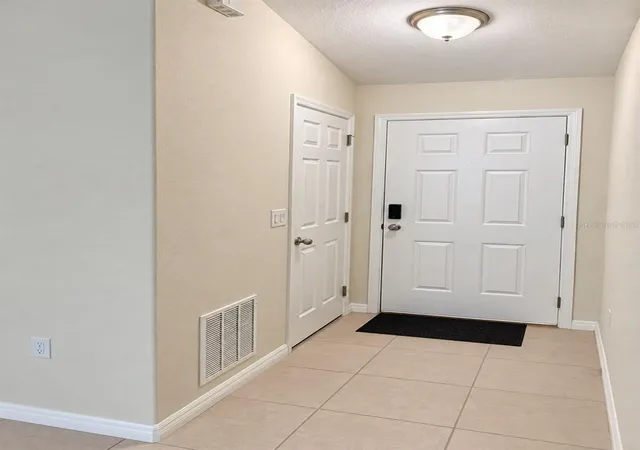 Photo 3 of House for sale at 91 Plain View Dr, Palm Coast, FL 32164 | MLS# FC322167 | Listing updated on 2026-10-20