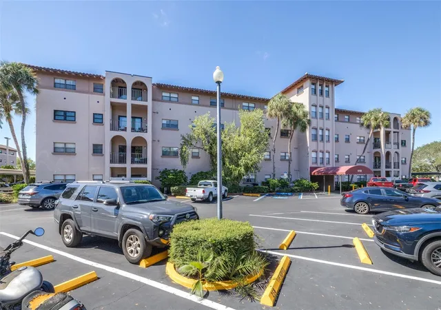 Condo for sale at 6150 Gulfport Blvd S #515, GULFPORT, FL 33707 | MLS# TB8558833