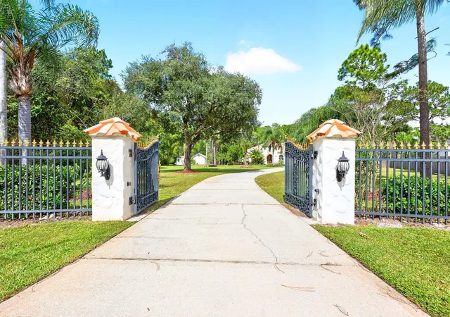 Photo 4 of Single family home for sale at 14513 Scotch Pine Ct, Orlando, FL 32832 | MLS# O6450495 | Listing updated on 2026-10-29