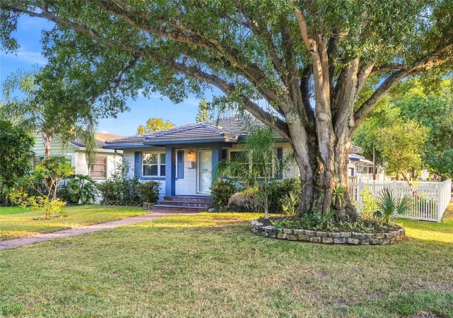 Photo 2 of Single family home for sale at 1146 30th Avenue N, Saint Petersburg, FL 33704 | MLS# TB8558849 | Listing updated on 2026-10-22