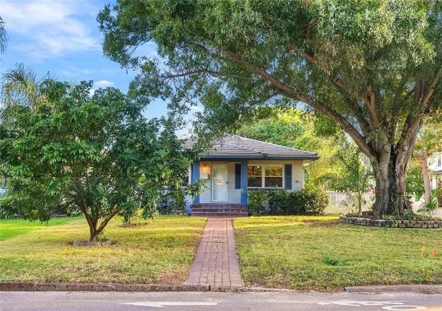 Photo 3 of Single family home for sale at 1146 30th Avenue N, Saint Petersburg, FL 33704 | MLS# TB8558849 | Listing updated on 2026-10-22