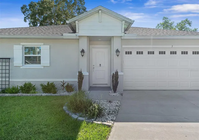 Photo 2 of Single family home for sale at 5 Whisant Pl, Palm Coast, FL 32164 | MLS# FC322169 | Listing updated on 2026-10-26