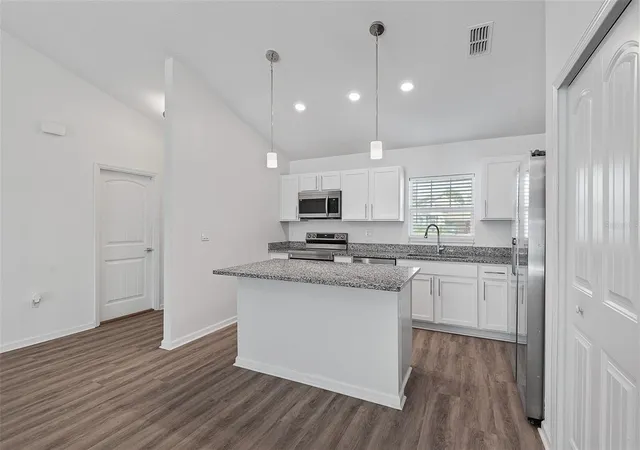 Photo 3 of Single family home for sale at 5 Whisant Pl, Palm Coast, FL 32164 | MLS# FC322169 | Listing updated on 2026-10-26