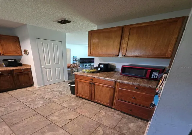 Photo 3 of Single family home for sale at 319 Oak Trak Pass, Ocala, FL 34472 | MLS# L4965841 | Listing updated on 2026-10-20