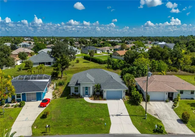 Photo 2 of Single family home for sale at 171 Mark Twain Ln, Rotonda West, FL 33947 | MLS# A4709866 | Listing updated on 2026-10-22