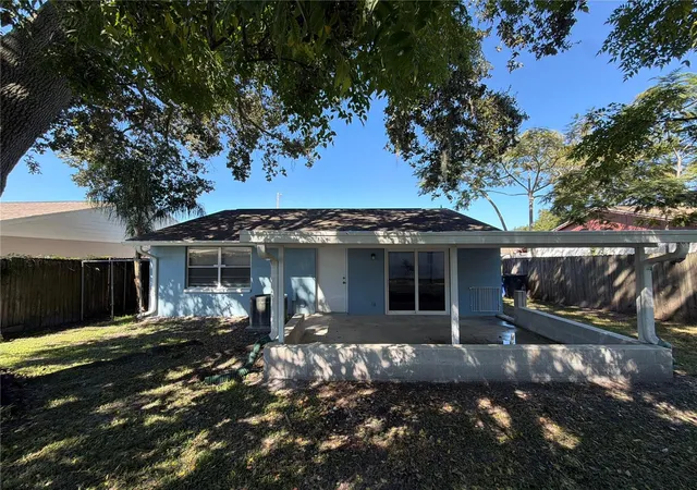 Photo 4 of Single family home for sale at 16005 Woodpine Dr, Tampa, FL 33618 | MLS# O6450508 | Listing updated on 2026-10-30