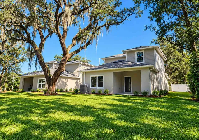 Photo 1 of Single family home for sale at 110 E 18th Street, Apopka, FL 32703 | MLS# O6450519 | Listing updated on 2026-10-26