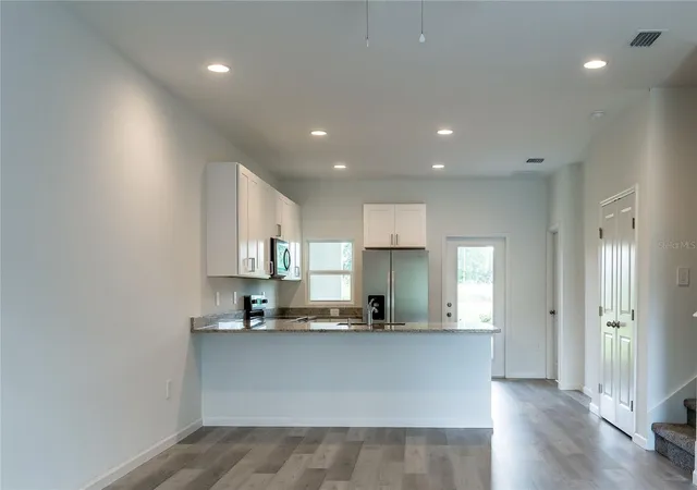 Photo 4 of Single family home for sale at 110 E 18th Street, Apopka, FL 32703 | MLS# O6450519 | Listing updated on 2026-10-26