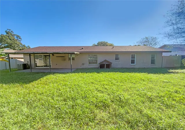 Photo 3 of Single family home for sale at 1804 Orange Hl Dr, Brandon, FL 33510 | MLS# W7890387 | Listing updated on 2026-10-21